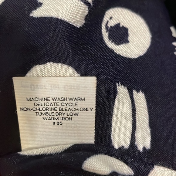 Fun navy-black and off white button down blouse by Leslie Fay size 12 - Picture 6 of 7